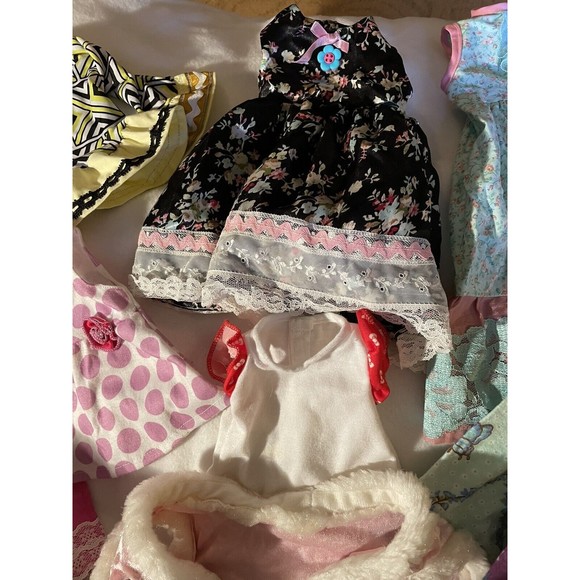 Assorted Doll clothes Mixed Lot- Pajamas, dresses Vintage Hats - 14 Pieces - Picture 5 of 5